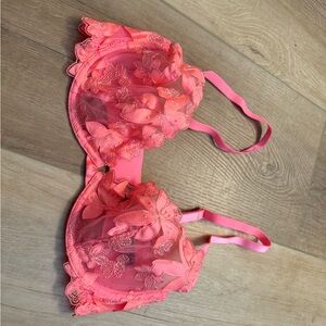 Victoria’s Secret NWOT beautiful lace and floral bra 34D